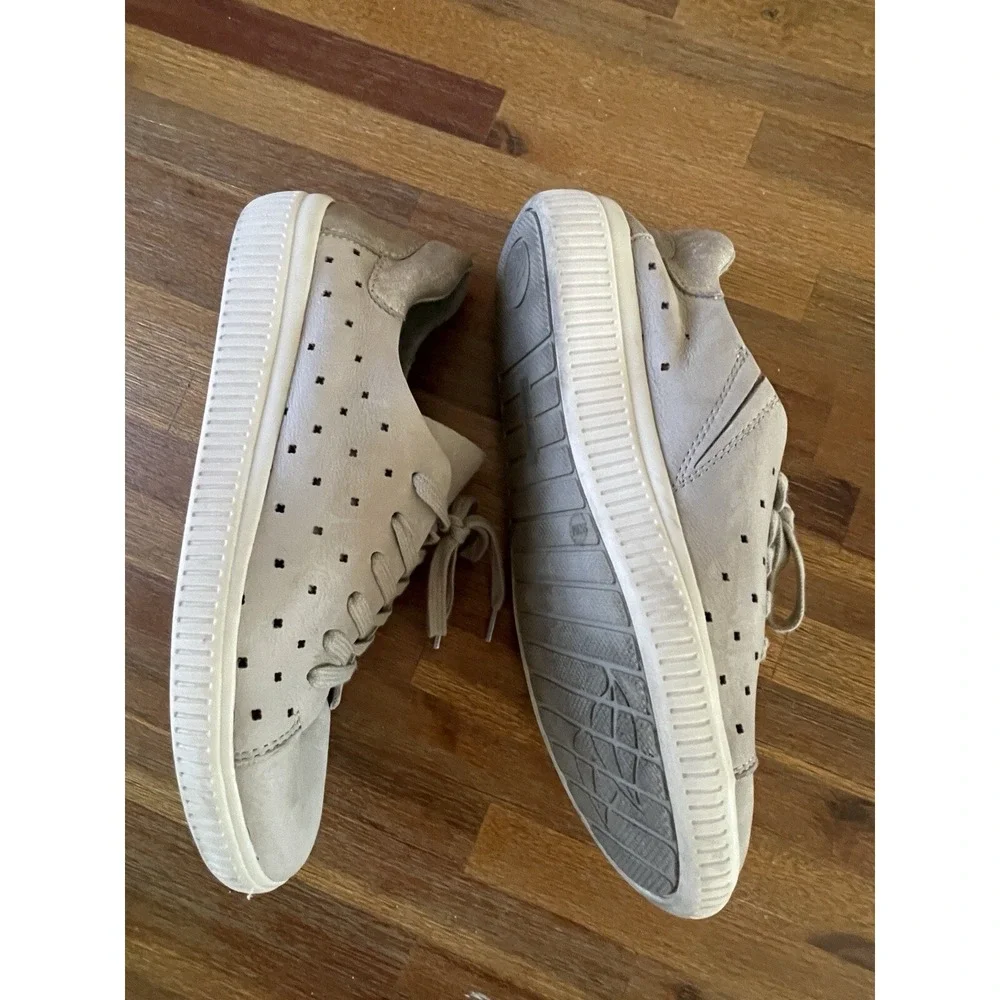 NURTURE WOMEN'S GRAY BEIGE LEATHER‎ LASER CUT LACE UP SNEAKERS SIZE 10 GUC